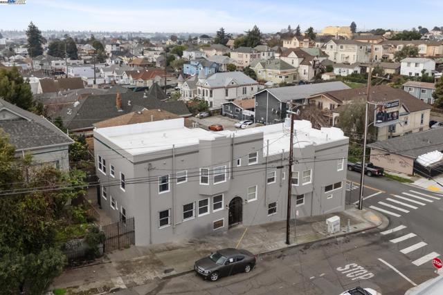 2246 23rd Ave, Oakland CA: https://media.crmls.org/mediaz/aaad9fda-a01b-4bc7-9add-4adaaad0922c.jpg