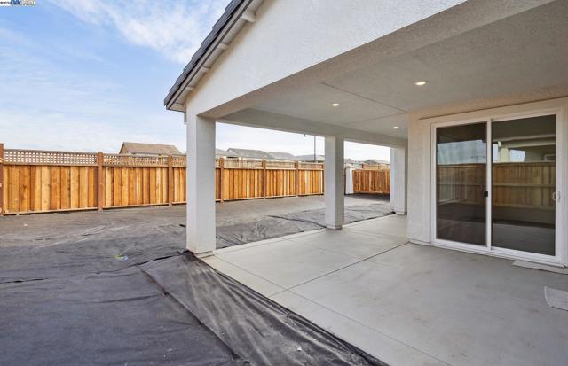 17654 Brightwood Avenue, Lathrop CA: https://media.crmls.org/mediaz/aaada8b1-d407-43f1-9f4a-ebd2e5eea6ec.jpg