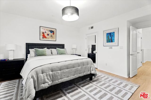 13031 Villosa Place, Playa Vista CA: https://media.crmls.org/mediaz/aaadee60-9557-4acd-8d1f-f4abfafed216.jpg