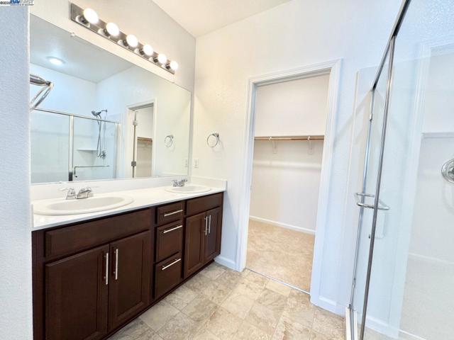 597 Pendragon St, Manteca CA: https://media.crmls.org/mediaz/aaaea67c-6936-47fe-9b42-f7a446179486.jpg