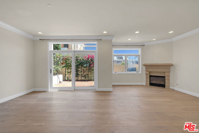 1022 10th Street, Santa Monica CA: https://media.crmls.org/mediaz/aaaea79d-7666-4278-b98a-d4fcfe005c62.jpg