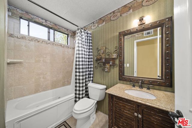 25685 Lupita Drive, Valencia CA: https://media.crmls.org/mediaz/aaaec288-1c90-4bf0-b89f-14284707163b.jpg