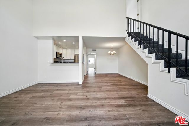 6212 FULTON Avenue, Van Nuys CA: https://media.crmls.org/mediaz/aaaee9a6-875c-406d-b4fa-73086d238cc6.jpg