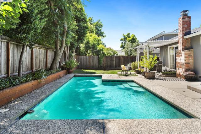 1001 Crellin Rd, Pleasanton CA: https://media.crmls.org/mediaz/aaaf1aa9-ea0a-4629-bc1a-a12e58de235a.jpg