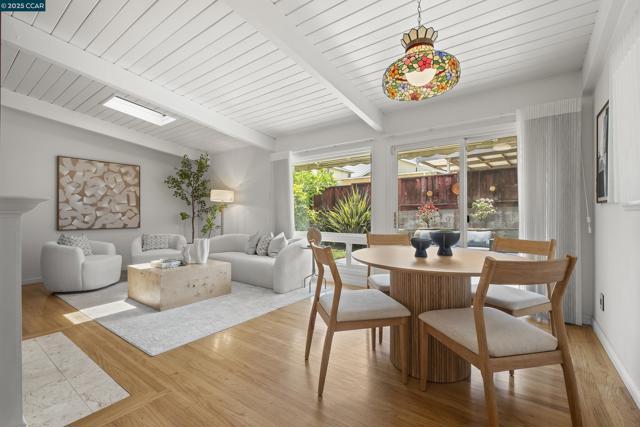 18977 Thornbury ave, Castro Valley CA: https://media.crmls.org/mediaz/aaaf1c4c-7521-42d9-99bc-89d4e6b4771a.jpg