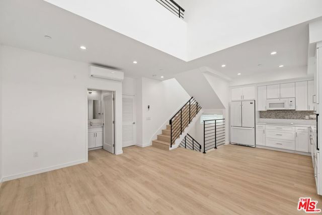 1187 Crenshaw Boulevard, Los Angeles CA: https://media.crmls.org/mediaz/aaaf4948-eec6-4e56-8326-061068664940.jpg