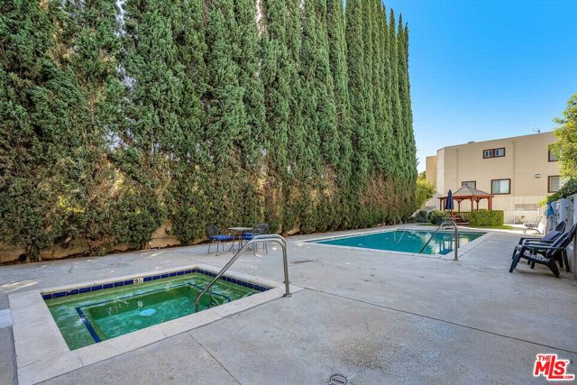 13340 Burbank Boulevard, Sherman Oaks CA: https://media.crmls.org/mediaz/aaaf49c0-f3d7-43a7-9756-baebe75f9c5f.jpg