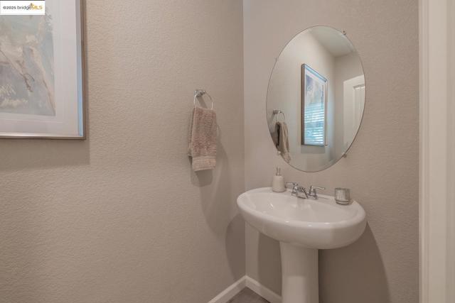 3807 Bridgemeadow Way, Sacramento CA: https://media.crmls.org/mediaz/aaaf5a62-6c15-450b-89d0-7fddcba3cbb1.jpg