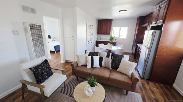4233 39th ST, San Diego CA: https://media.crmls.org/mediaz/aab02c69-6100-46c4-a019-e5564cb0b72f.jpg