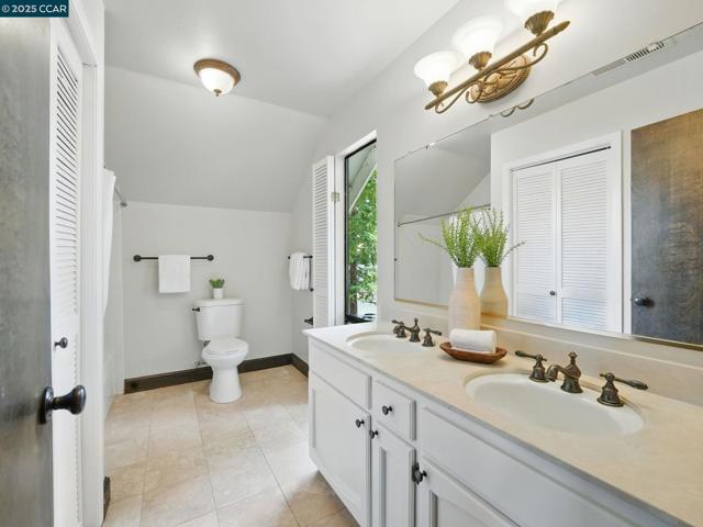 66 Ambleside Court, Danville CA: https://media.crmls.org/mediaz/aab0534f-bdb3-47df-bc9c-e34b9f1cb994.jpg