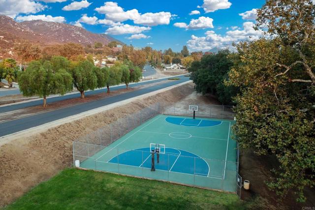 23822 Green Haven Lane, Ramona CA: https://media.crmls.org/mediaz/aab06480-640e-4bdc-80bb-d31ada2c4e0e.jpg