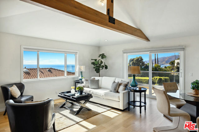 29821 Pacific Coast Highway, Malibu CA: https://media.crmls.org/mediaz/aab0cfa2-3873-4958-9ee9-57b6453aea0b.jpg