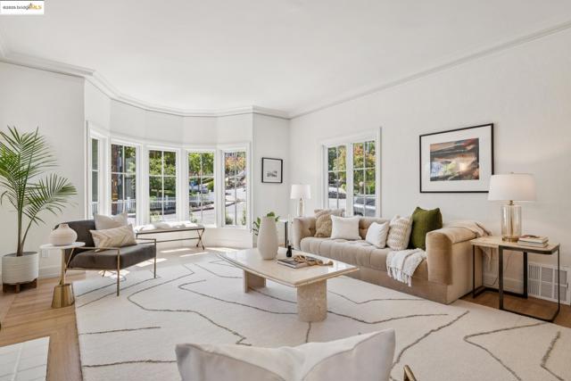 101 Palm Dr, Piedmont CA: https://media.crmls.org/mediaz/aab0e5b7-8dd4-4b39-ad60-e325dd342b22.jpg