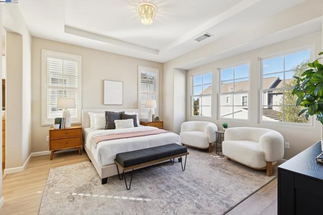 5 Cornelius Sq, Alameda CA: https://media.crmls.org/mediaz/aab12f09-b37e-4bef-87db-bd85600d8711.jpg