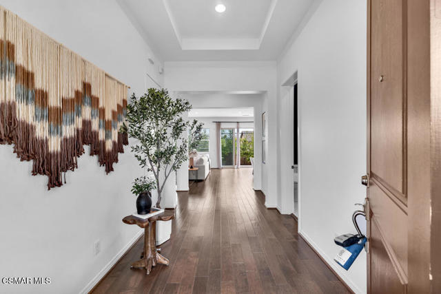4968 Princess Drive, Agoura Hills CA: https://media.crmls.org/mediaz/aab18126-c169-40a3-97e4-a857e60fa98b.jpg
