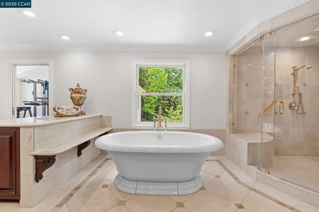 32 Kensington Ct, Alamo CA: https://media.crmls.org/mediaz/aab1b52a-5e37-4899-938c-d3e7c10d53e3.jpg