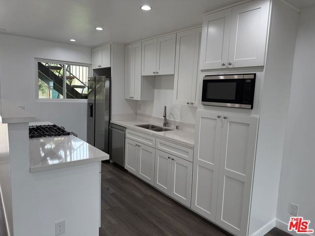 6471 Kanan Dume Road, Malibu CA: https://media.crmls.org/mediaz/aab1b80f-fb2d-4ebb-bacb-f7e8d7d41390.jpg