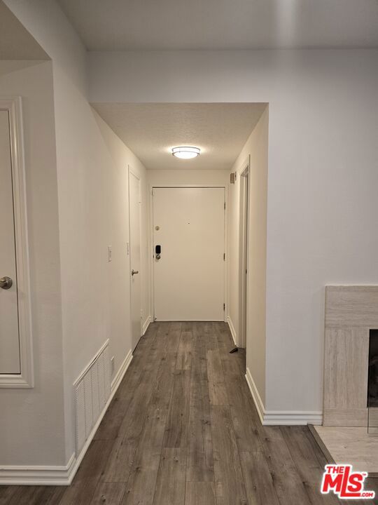 4444 Wilshire Boulevard, Los Angeles CA: https://media.crmls.org/mediaz/aab1d666-ee86-4663-a7fe-f1fee51cc067.jpg