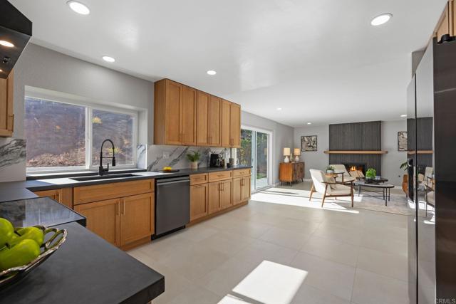 Detail Gallery Image 25 of 71 For 2755 Victoria Ave, Carlsbad,  CA 92010 - 4 Beds | 2/1 Baths