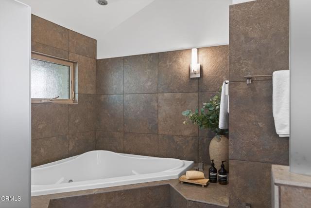 Detail Gallery Image 12 of 36 For 6110 Cobblestone Dr, Ventura,  CA 93003 - 4 Beds | 2/1 Baths
