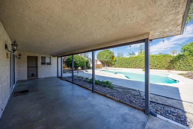 26463 Hamre Pl, Hemet CA: https://media.crmls.org/mediaz/aab27932-3560-49e7-915a-25a2a03613f1.jpg