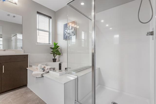 1380 Brookline Loop, Pleasanton CA: https://media.crmls.org/mediaz/aab27bf6-0305-4b5b-b535-920b40973934.jpg