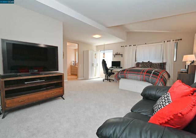Image 18 of 48 For 4416 Reinhardt Dr