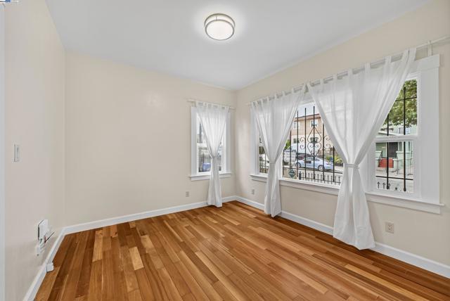 931 E 23Rd St, Oakland CA: https://media.crmls.org/mediaz/aab2f8f4-49be-4d63-b183-a41e348d4795.jpg