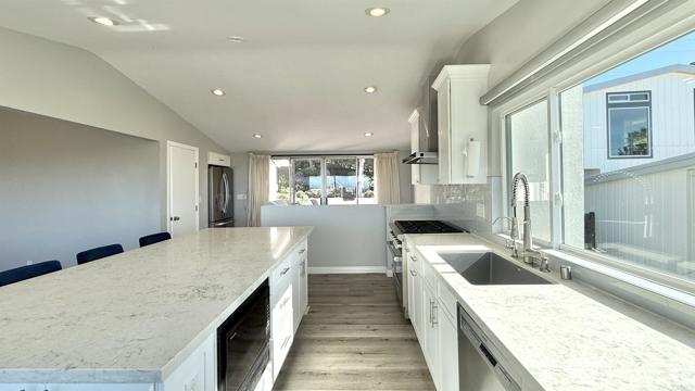 Detail Gallery Image 21 of 74 For 6611 Avenida De Las Pescas, La Jolla,  CA 92037 - 4 Beds | 3 Baths
