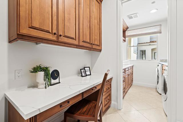 Detail Gallery Image 21 of 51 For 3376 Calle Tres Vistas, Encinitas,  CA 92024 - 5 Beds | 5/1 Baths