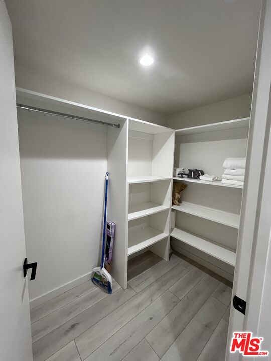 124 S Croft Avenue, Los Angeles CA: https://media.crmls.org/mediaz/aab344bb-b6c2-4e0c-b4a6-69fe39681073.jpg