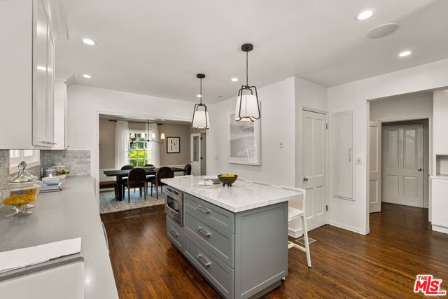 8023 Hemet Place, Los Angeles CA: https://media.crmls.org/mediaz/aab358c3-9702-44e1-b2fe-ce65b5e0d4db.jpg