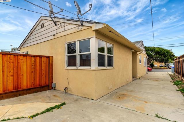 6547 Dairy Ave, Newark CA: https://media.crmls.org/mediaz/aab3b9b2-bfeb-4b7f-9d97-5e592a8b445b.jpg