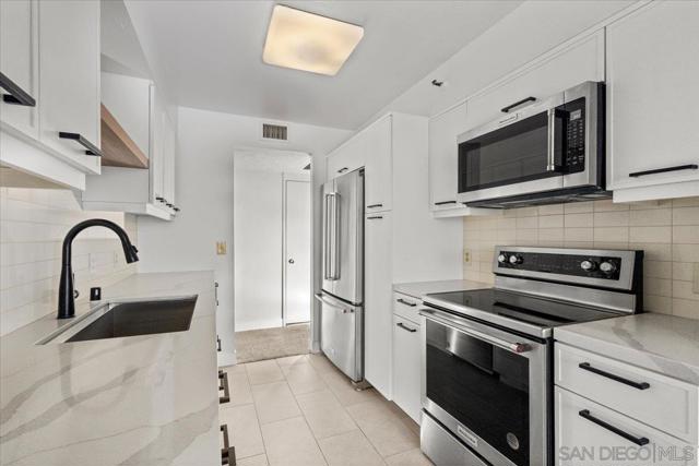 1820 Avenida Del Mundo, Coronado CA: https://media.crmls.org/mediaz/aab3ea39-863d-4855-909d-11e9049635b2.jpg