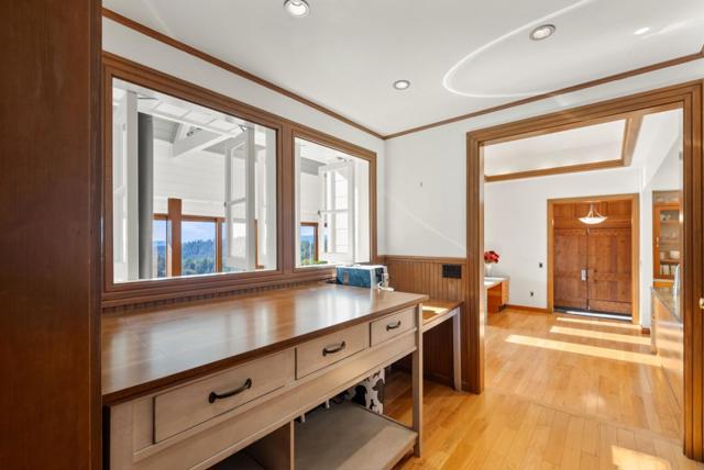 15220 Upper Ellen Road, Los Gatos CA: https://media.crmls.org/mediaz/aab3ec21-3223-441c-a9ec-4dbf5b9b4c84.jpg