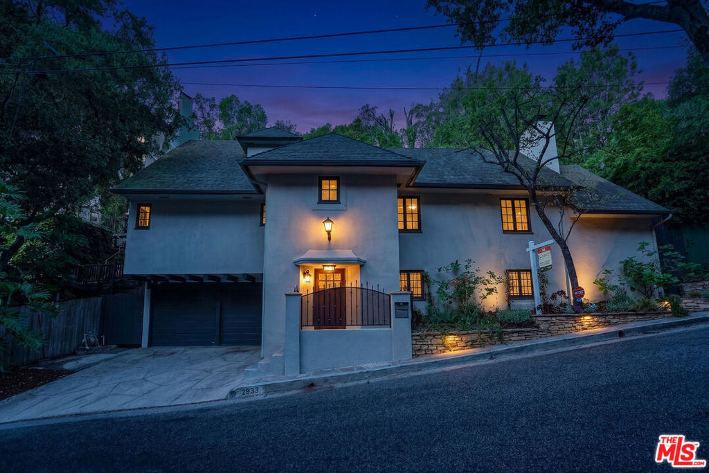 2933 Ledgewood Drive