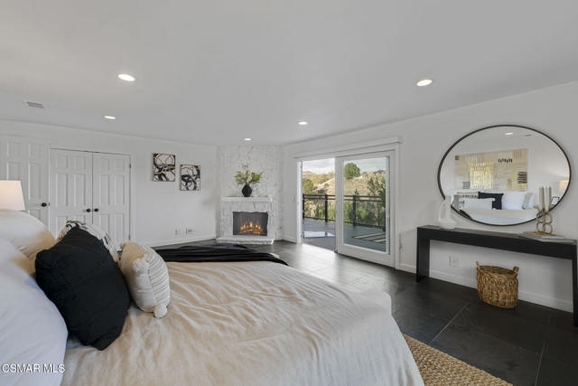 54 Saddlebow Road, Bell Canyon CA: https://media.crmls.org/mediaz/aab4ad15-b028-4741-982e-d2ad357b33ae.jpg