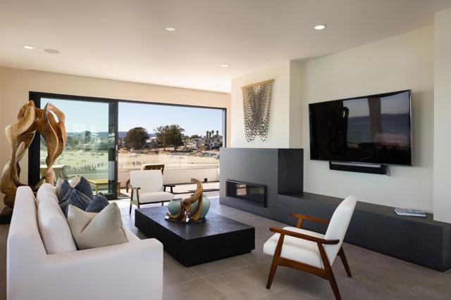 2900 E Cliff Drive, Santa Cruz CA: https://media.crmls.org/mediaz/aab54390-220b-454e-9ad0-0959886d32e7.jpg