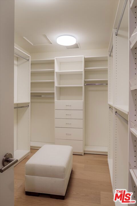 300 N Swall Drive, Beverly Hills CA: https://media.crmls.org/mediaz/aab568a9-6885-4881-b92e-0ae21cd1a530.jpg