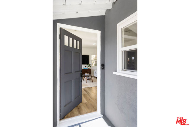 4004 W Avenue 42, Los Angeles CA: https://media.crmls.org/mediaz/aab5ae69-2c36-4976-9dbd-8a247b7dc127.jpg