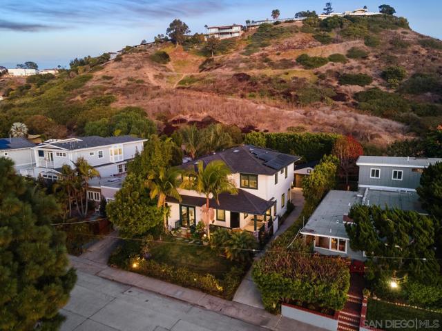 6411 Dowling Dr, La Jolla CA: https://media.crmls.org/mediaz/aab5f963-347f-4241-9eb5-b47dce7e337a.jpg