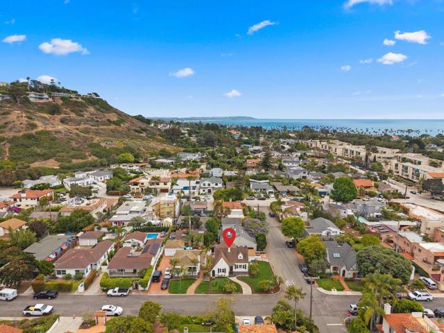 503 Rosemont St, La Jolla CA: https://media.crmls.org/mediaz/aab63750-7556-46cc-9a7d-48913a3bec6f.jpg