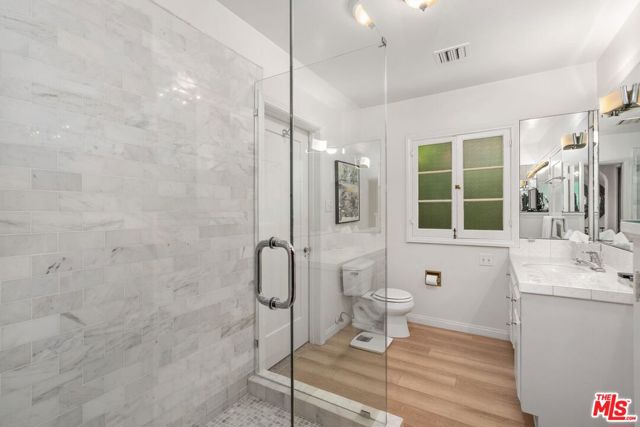 434 S Muirfield Road, Los Angeles CA: https://media.crmls.org/mediaz/aab6ea57-180a-407e-80f8-233083157076.jpg