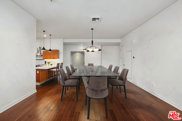 801 S Grand Avenue, Los Angeles CA: https://media.crmls.org/mediaz/aab6f57e-624f-42c6-94ea-4b938ee58113.jpg