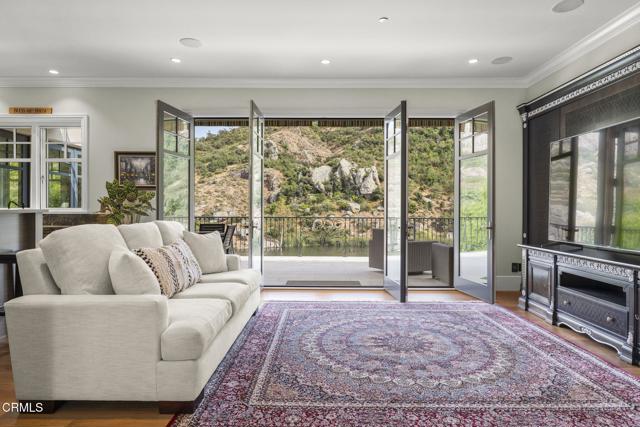 2112 Trentham Road,  CA: https://media.crmls.org/mediaz/aab6f647-9cb6-4de6-a5c7-887698192987.jpg