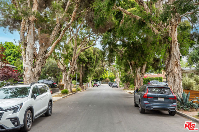 3761 Ashwood Avenue, Los Angeles CA: https://media.crmls.org/mediaz/aab7d8d4-9649-422a-8010-2919d023520e.jpg