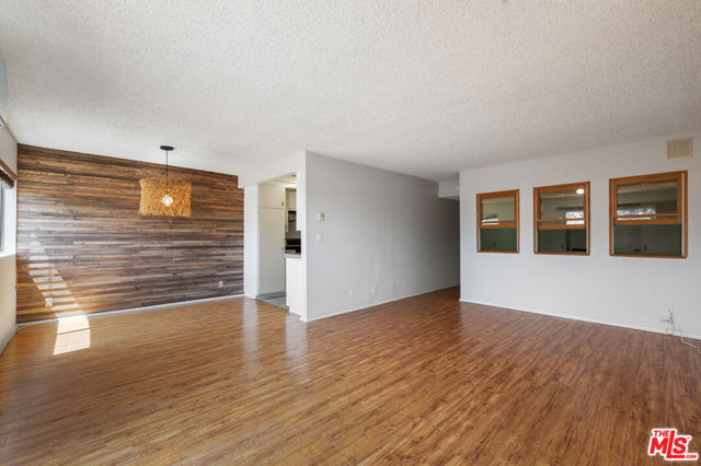 5950 Buckingham, 610 photo 10