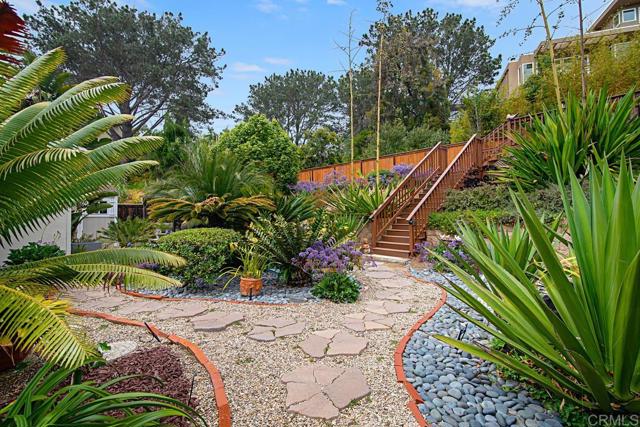 12941 Via Esperia, Del Mar CA: https://media.crmls.org/mediaz/aab8a335-7b67-4d37-9a51-511fc9832457.jpg