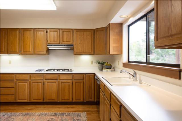 3594 Eastfield Court, Carmel CA: https://media.crmls.org/mediaz/aab8c7c4-9dbd-4f2c-a9d8-ed1e15cbe430.jpg