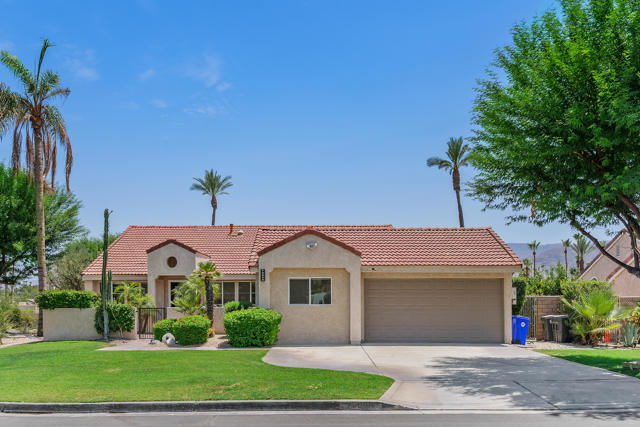 70920 Ironwood Drive, Rancho Mirage CA: https://media.crmls.org/mediaz/aab8e202-a13f-41b3-bf2f-fcb550847db8.jpg